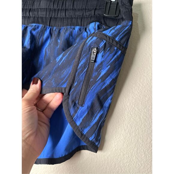 Lululemon Tracker Short III *4-way Stretch blue black sz 4 - Picture 4 of 10